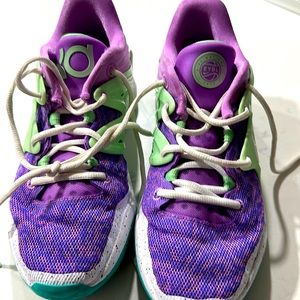 2022 EYBL KD size 8.5